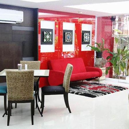 Oasis Inn Bangkok Bagian luar foto