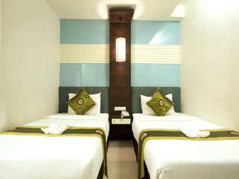 Oasis Inn Bangkok Bagian luar foto