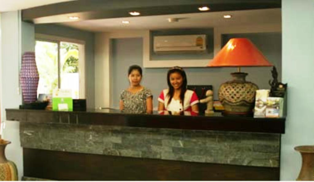 Oasis Inn Bangkok Bagian luar foto