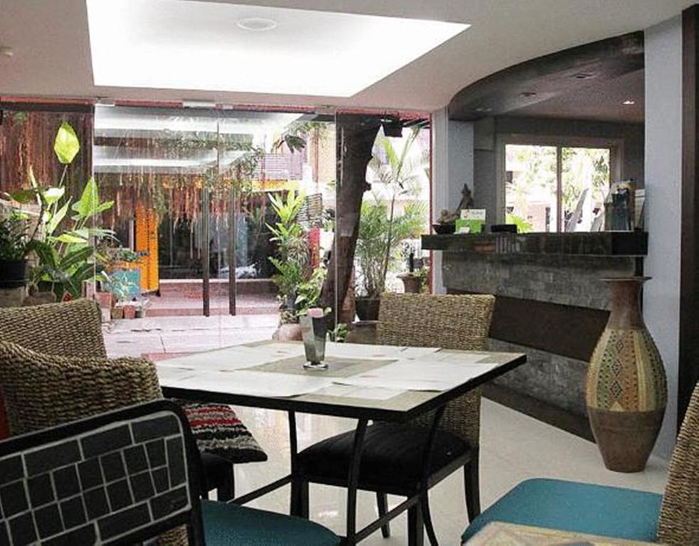Oasis Inn Bangkok Bagian luar foto